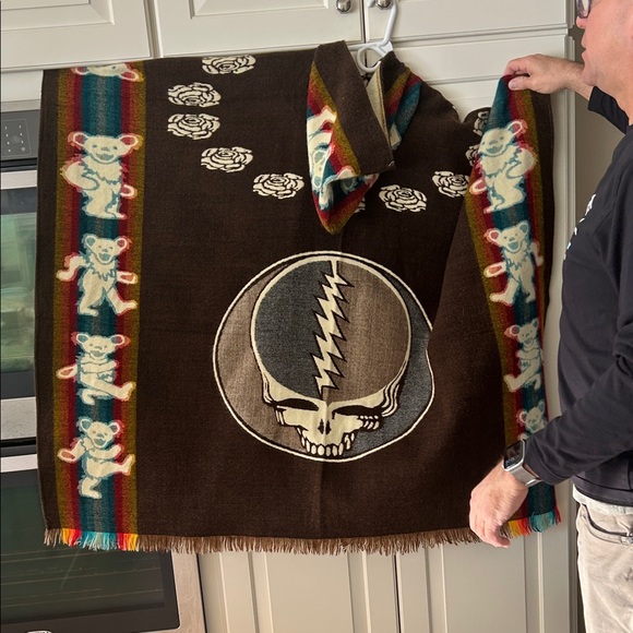 Grateful Dead Skull and Bears Hooded Poncho - Picture 2 of 5